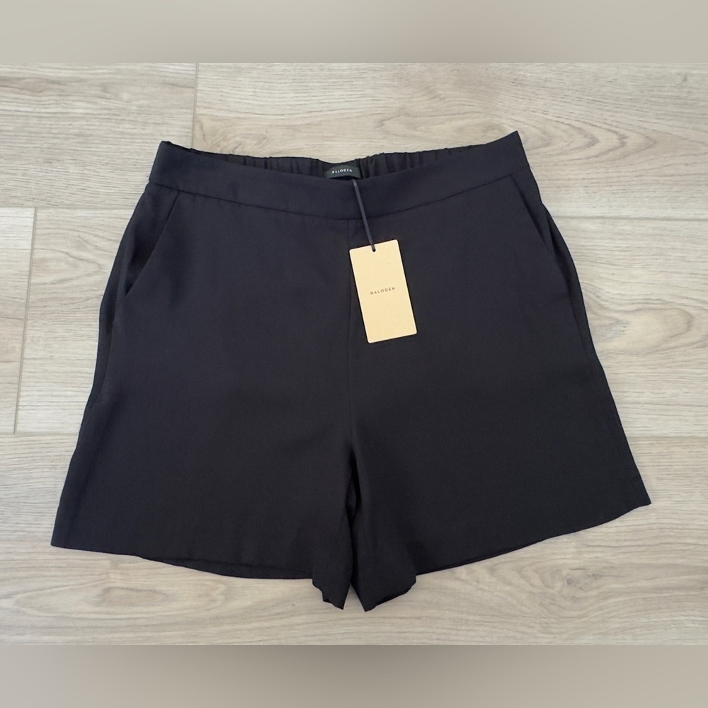 Halogen Women's High Waist Black Shorts 🩳
*NEW WITH TAGS 🏷️